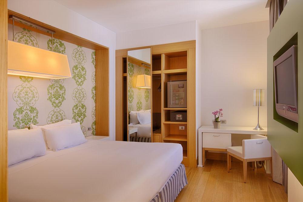 เอ็นเอช เจโนวา เซ็นโตร Hotel เจนัว ภายนอก รูปภาพ
