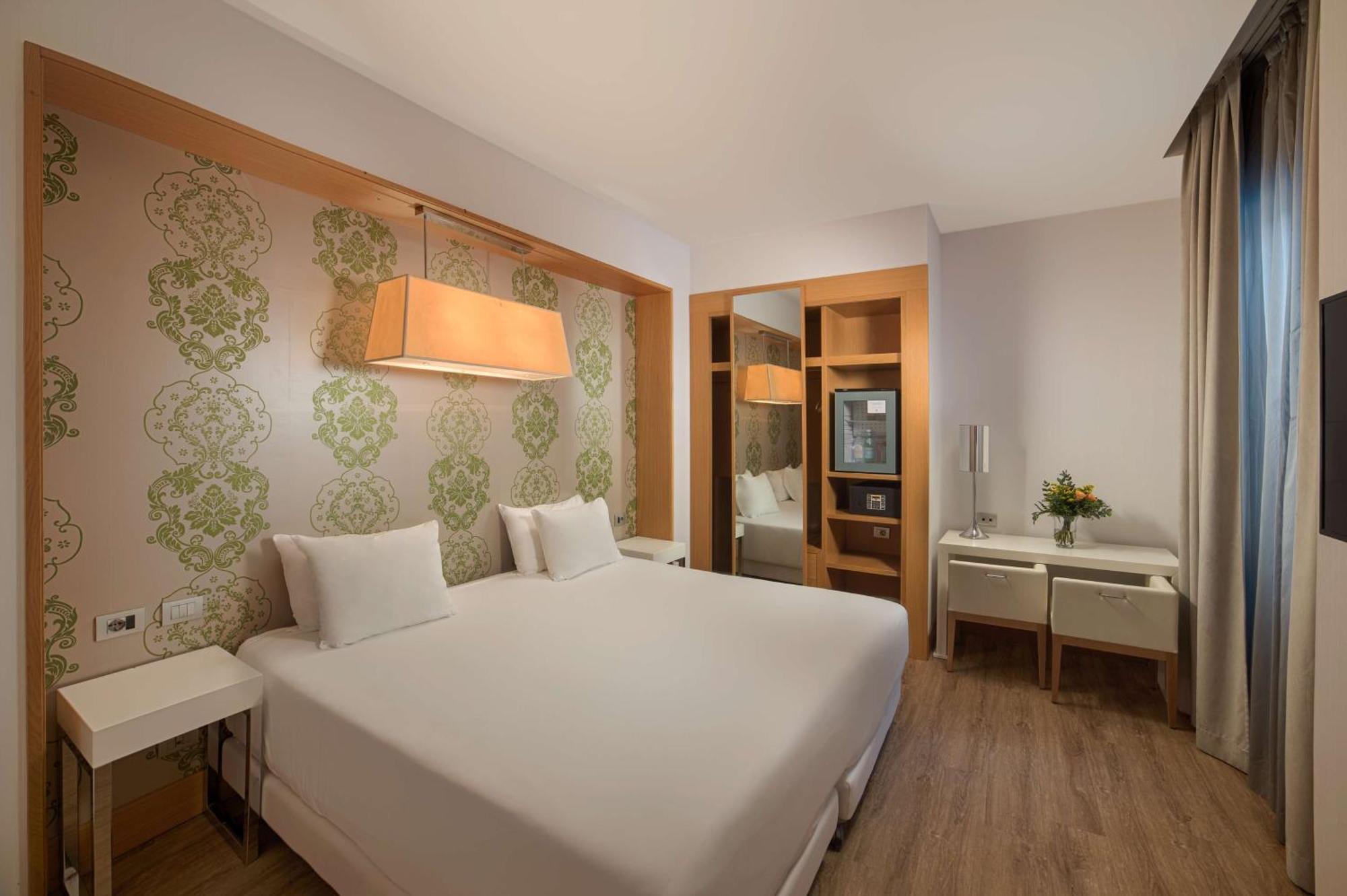 เอ็นเอช เจโนวา เซ็นโตร Hotel เจนัว ภายนอก รูปภาพ