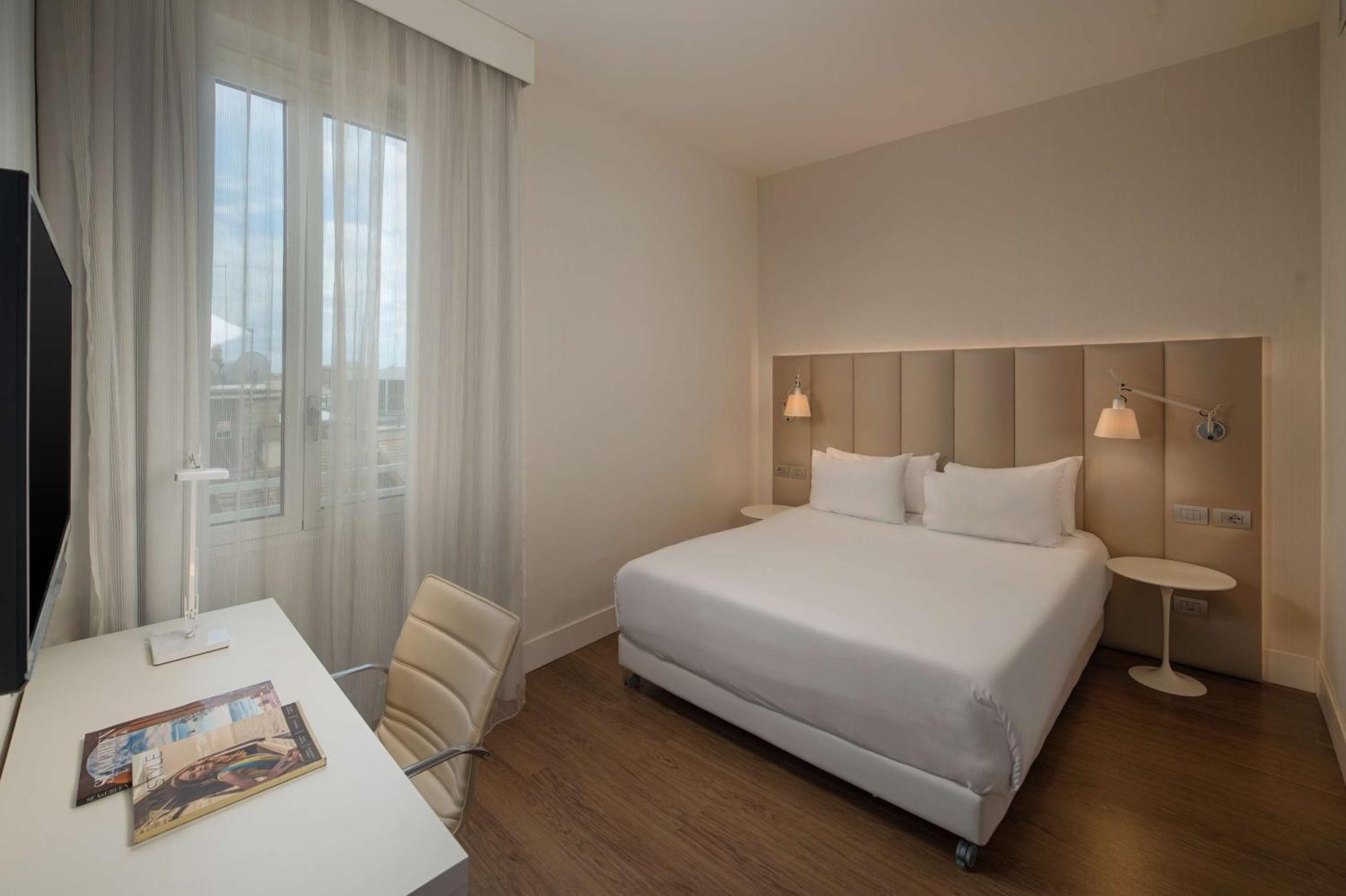 เอ็นเอช เจโนวา เซ็นโตร Hotel เจนัว ภายนอก รูปภาพ